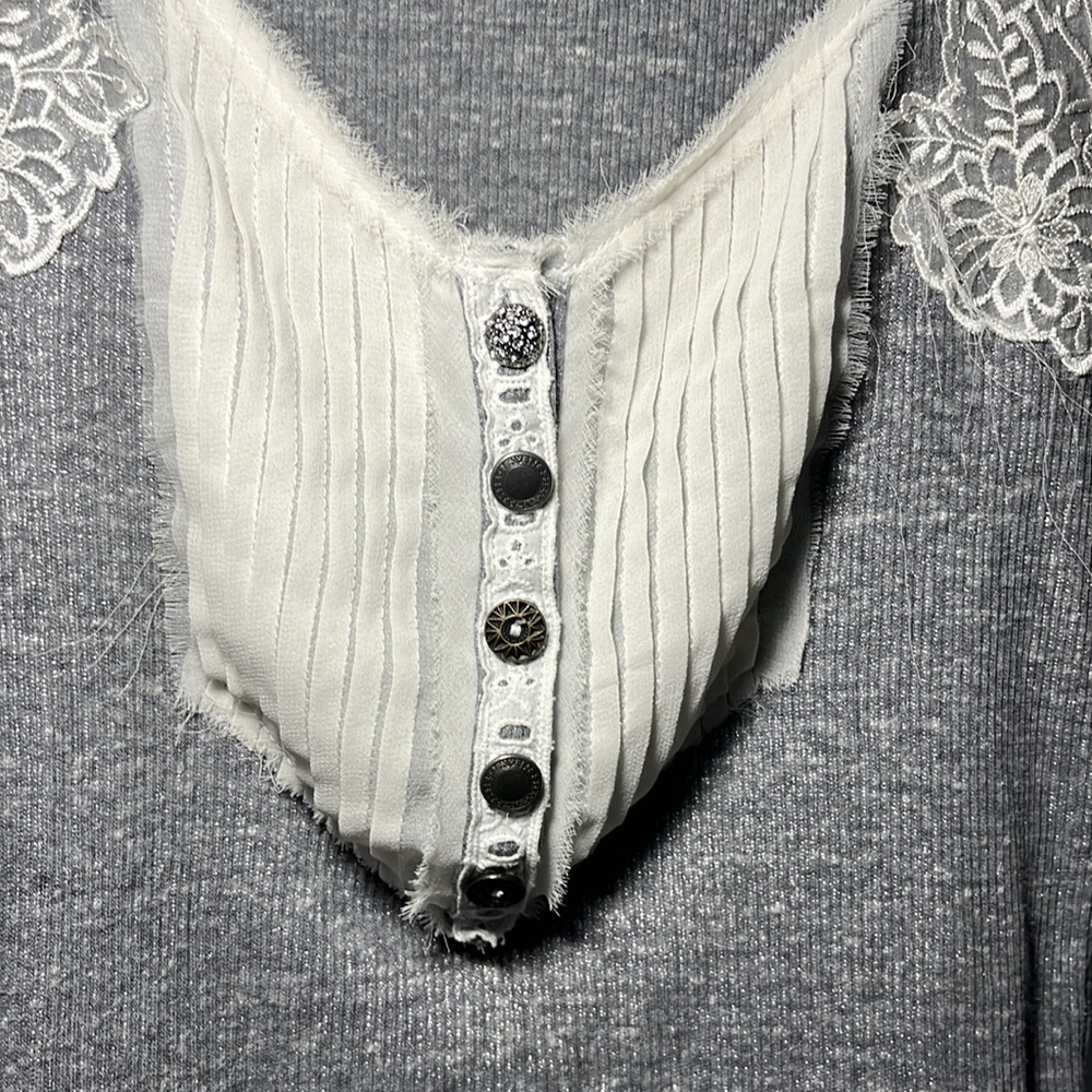 Free People beautiful gray metallic ribbed tank top with tuxedo front S/P